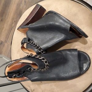 Coach Leana heels sz 9.5B